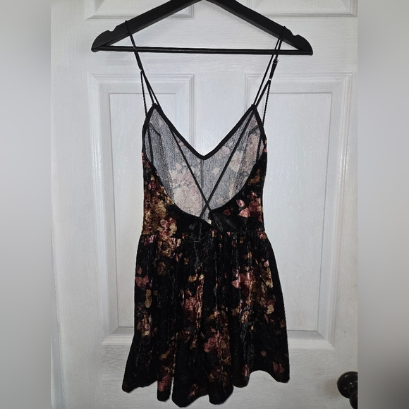 Pacsun Floral Velvet Romper - Picture 2 of 3